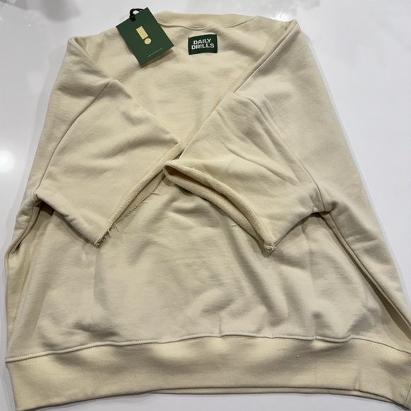 NWT Daily Drills Cropped Sleeve Crew - Sand - XS/S - Picture 4 of 4